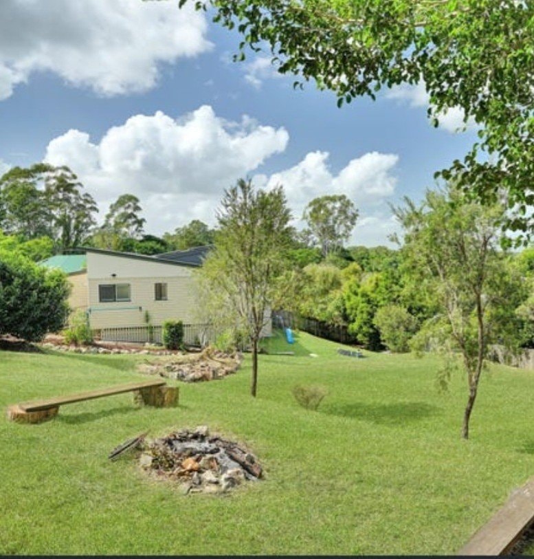 Aurora Pet sitter in Glass House Mountains